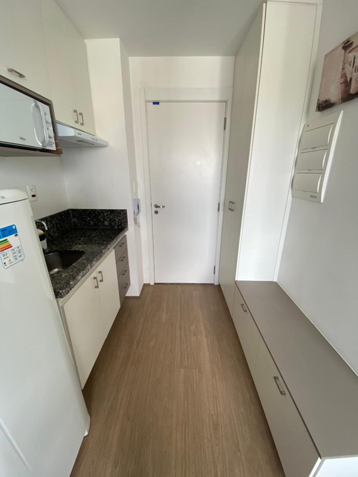 Apartamento Autentico Em Frente Ao Metro Bras !