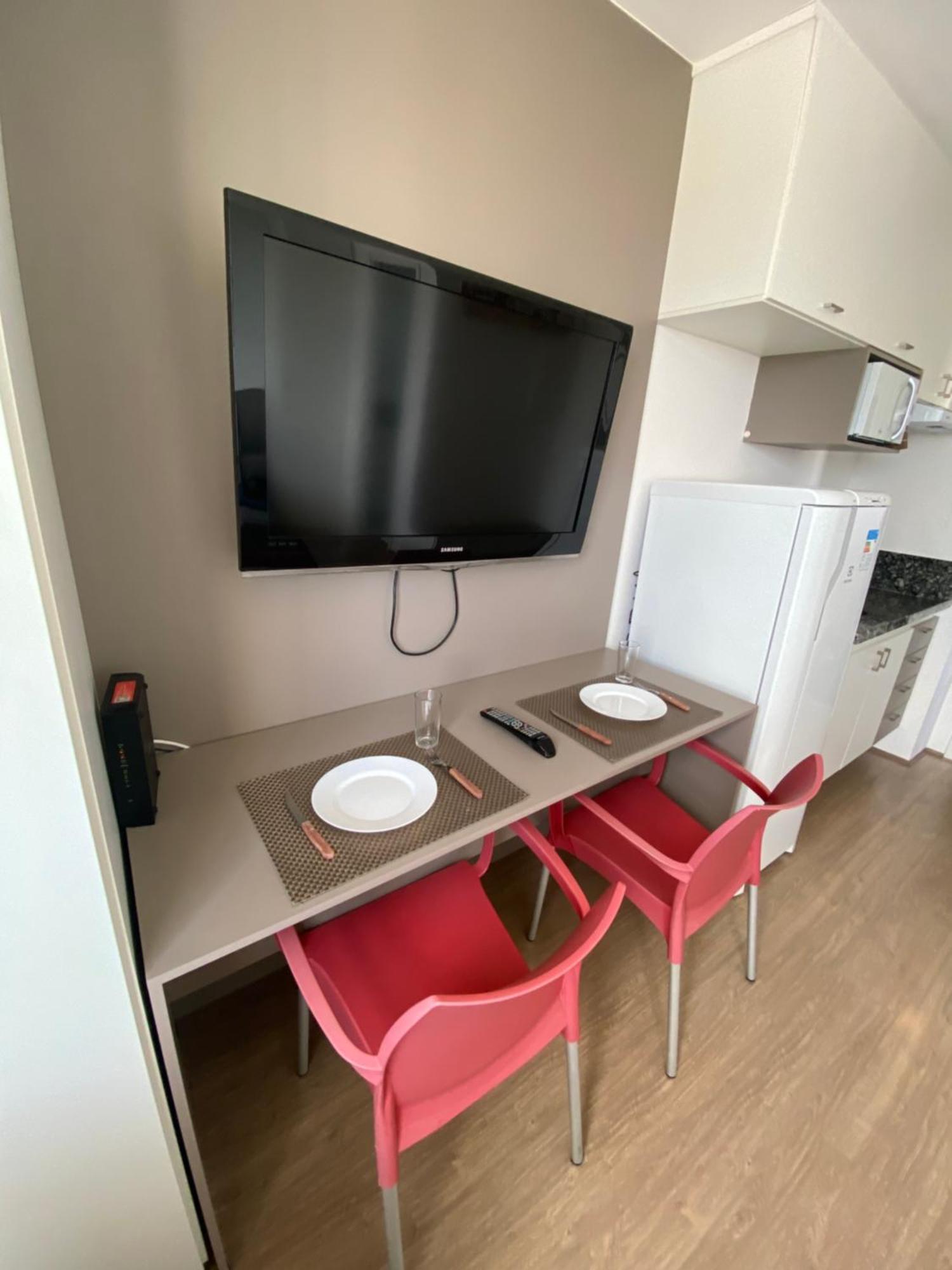 Apartamento Autentico Em Frente Ao Metro Bras ! *